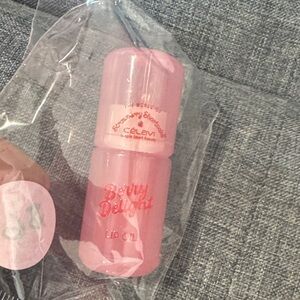 CELEVI Berry Delight Lip Oil - Soft Pink